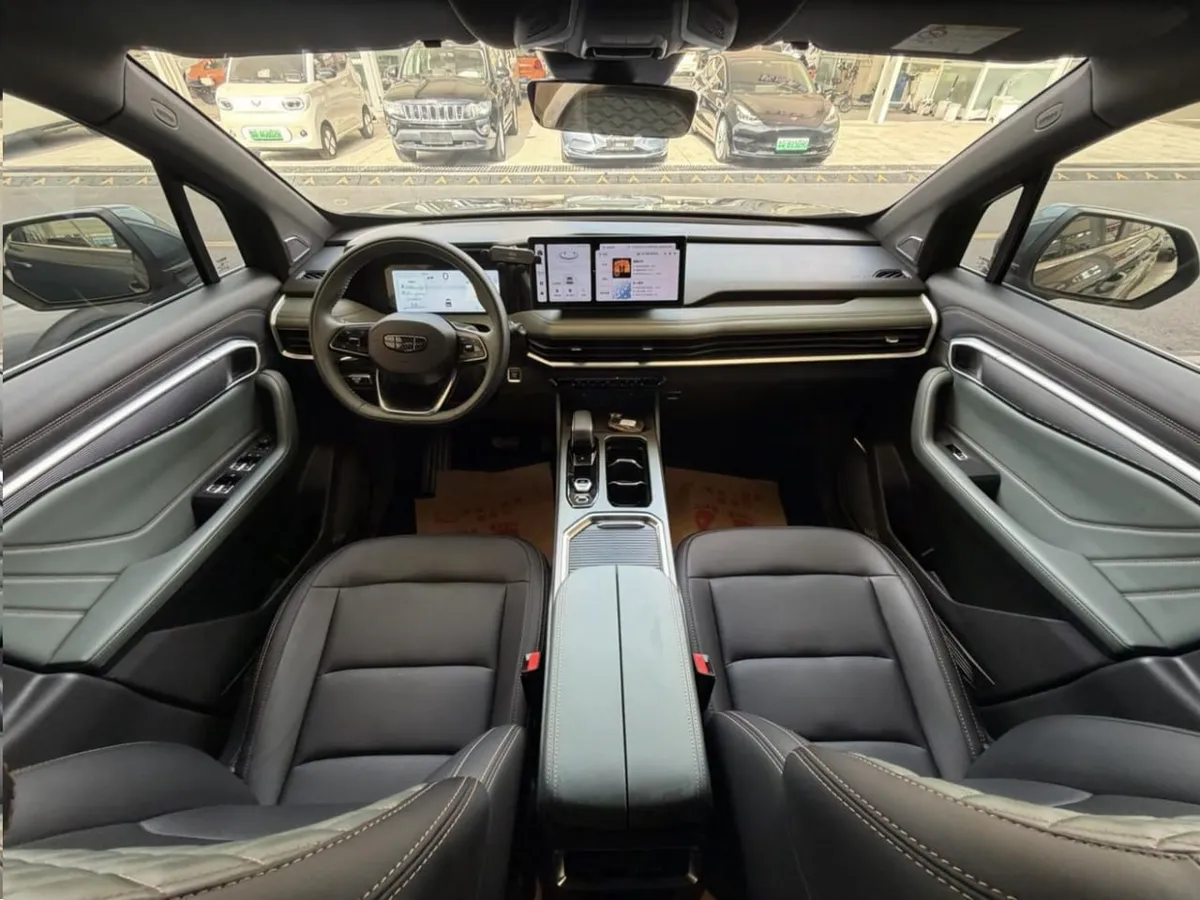 GEELY OKAVANGO PREMIUM 2023