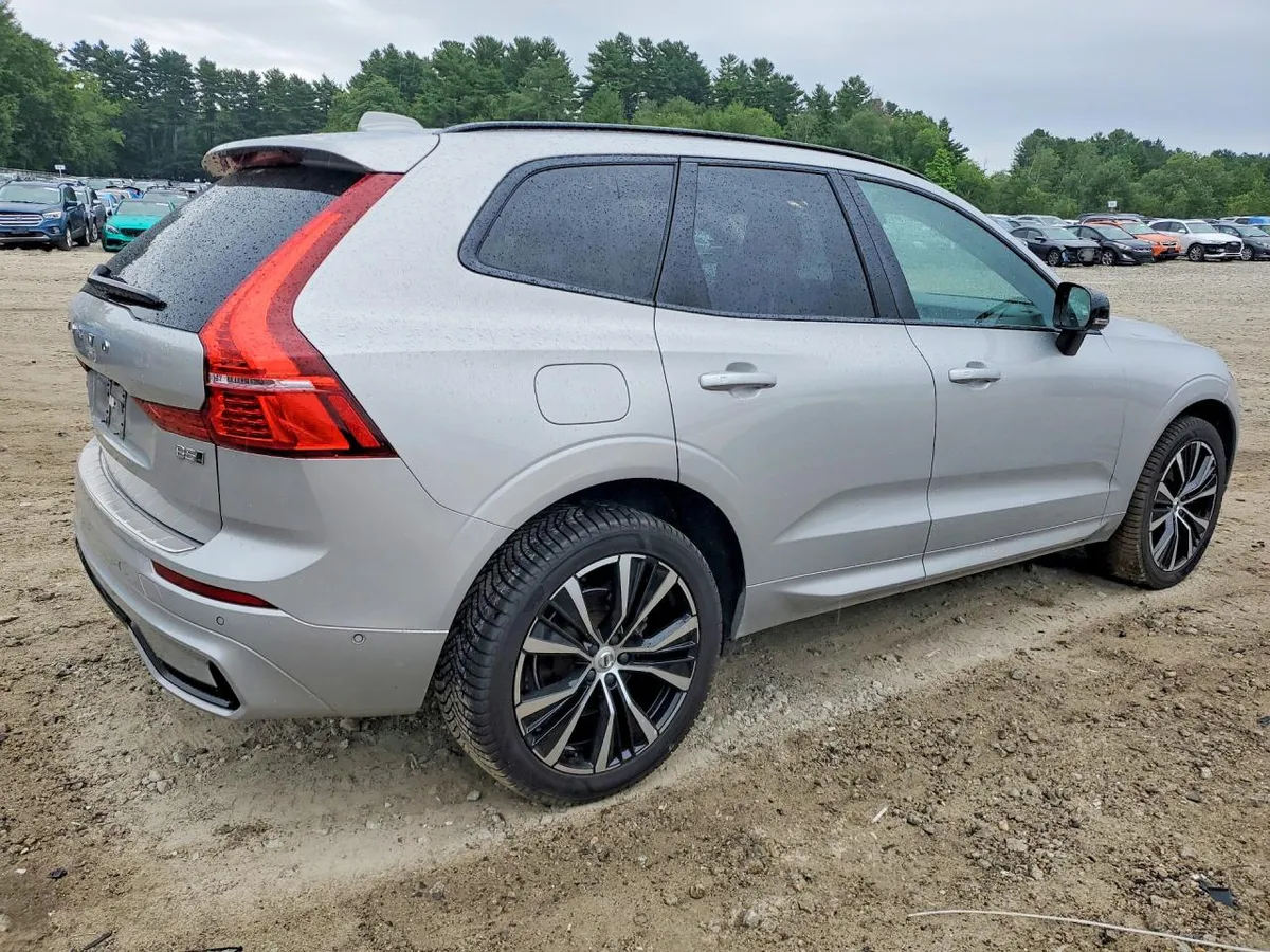 VOLVO XC60 PLUS 2023