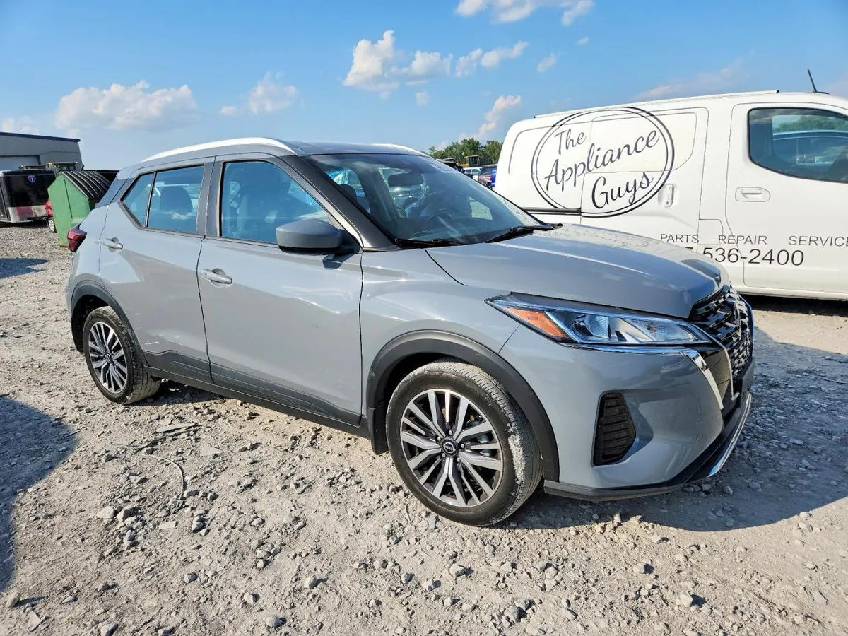 NISSAN KICKS SV 2023