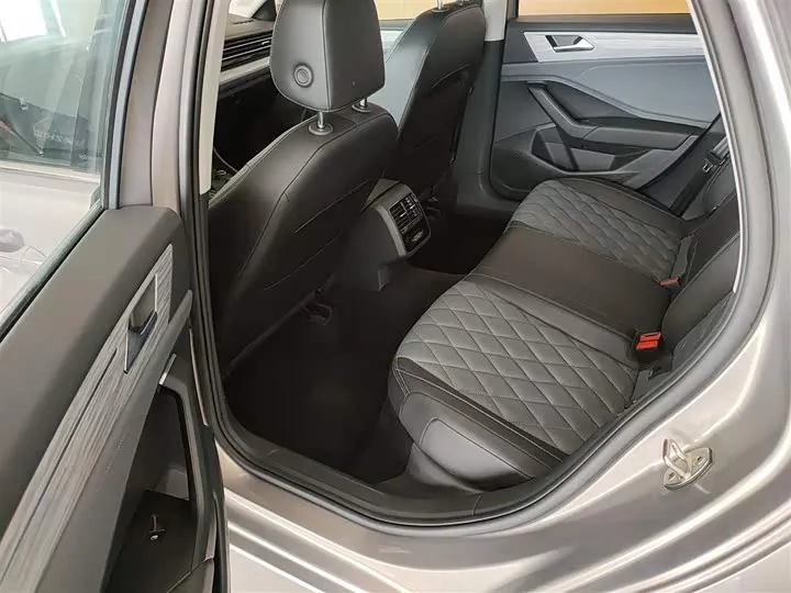 VOLKSWAGEN SAGITAR 2022