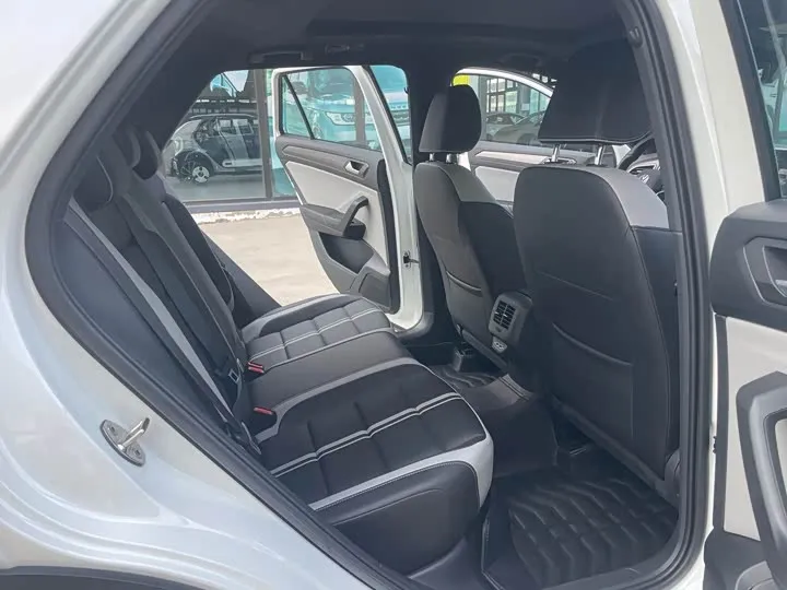 VOLKSWAGEN T-ROC 2023