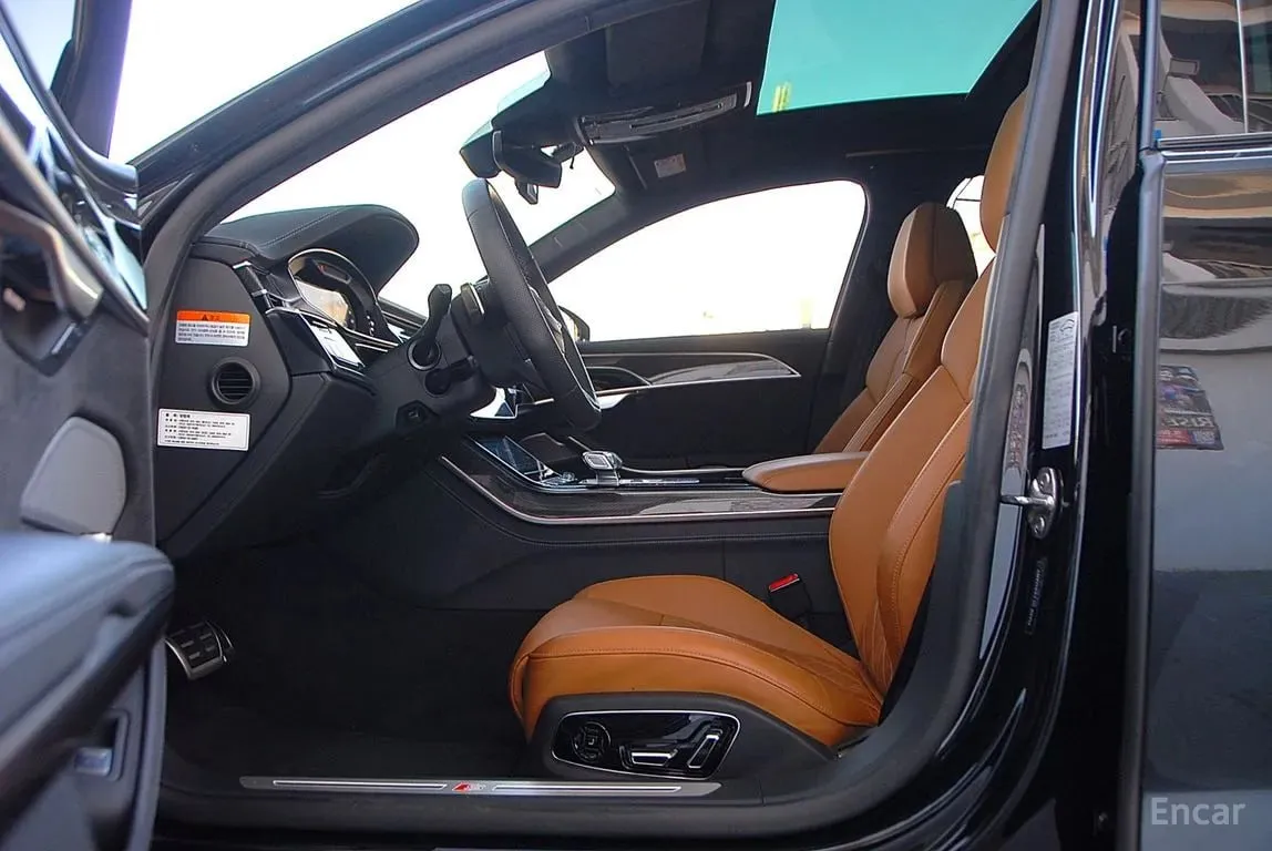 AUDI S8 2023