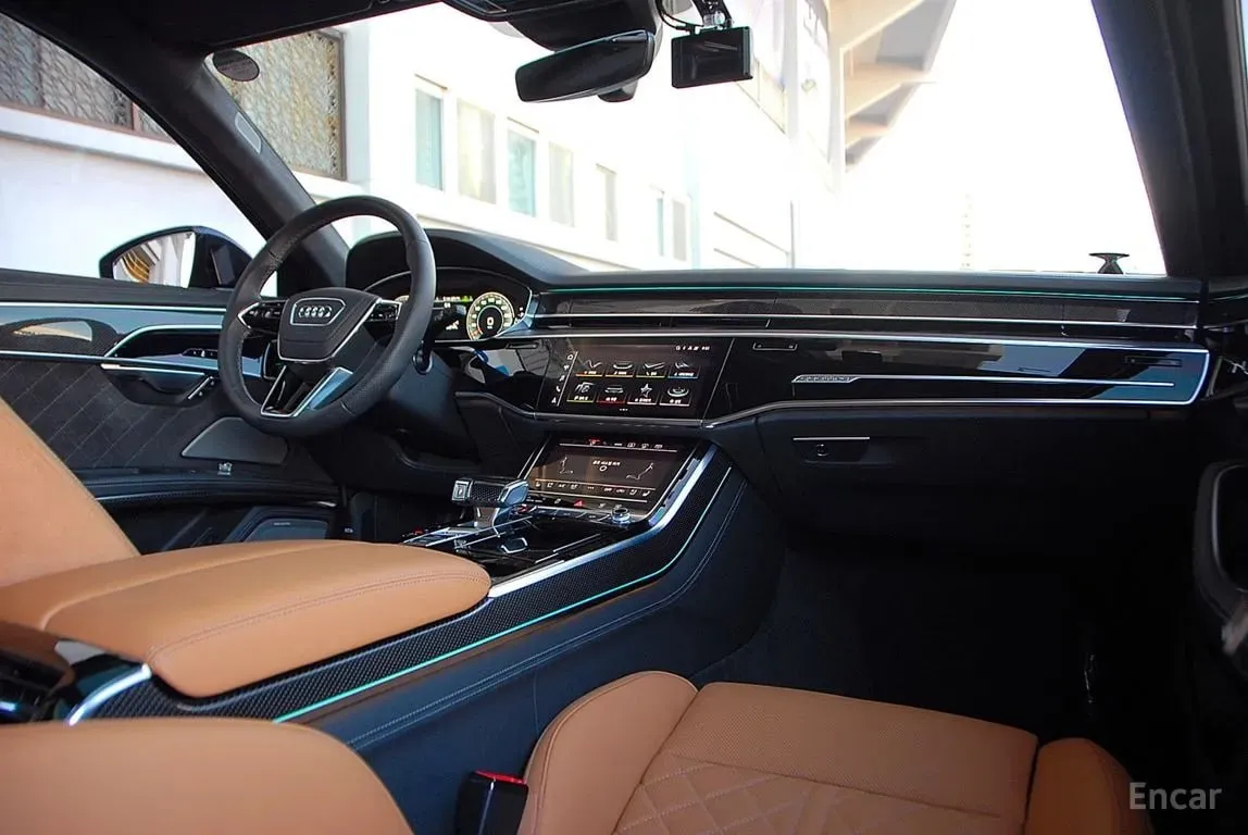 AUDI S8 2023