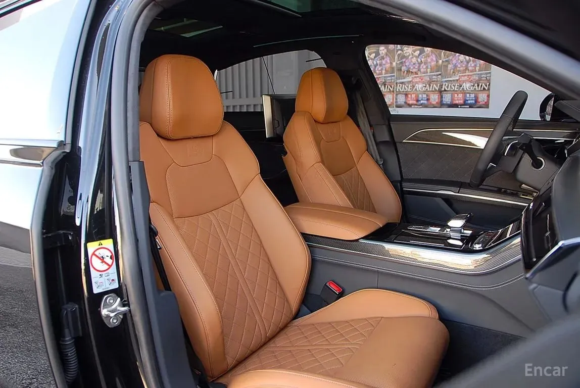 AUDI S8 2023