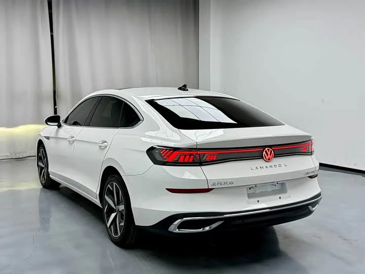 VOLKSWAGEN LAMANDO L 2022