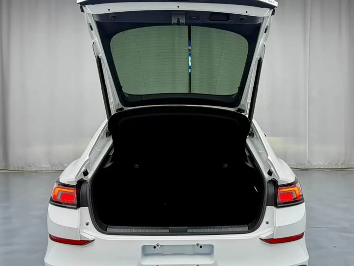 VOLKSWAGEN LAMANDO L 2022
