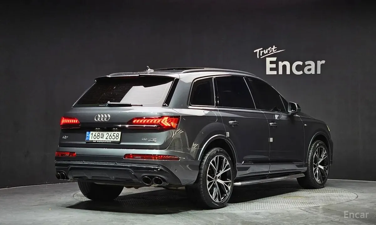 AUDI Q7 2022