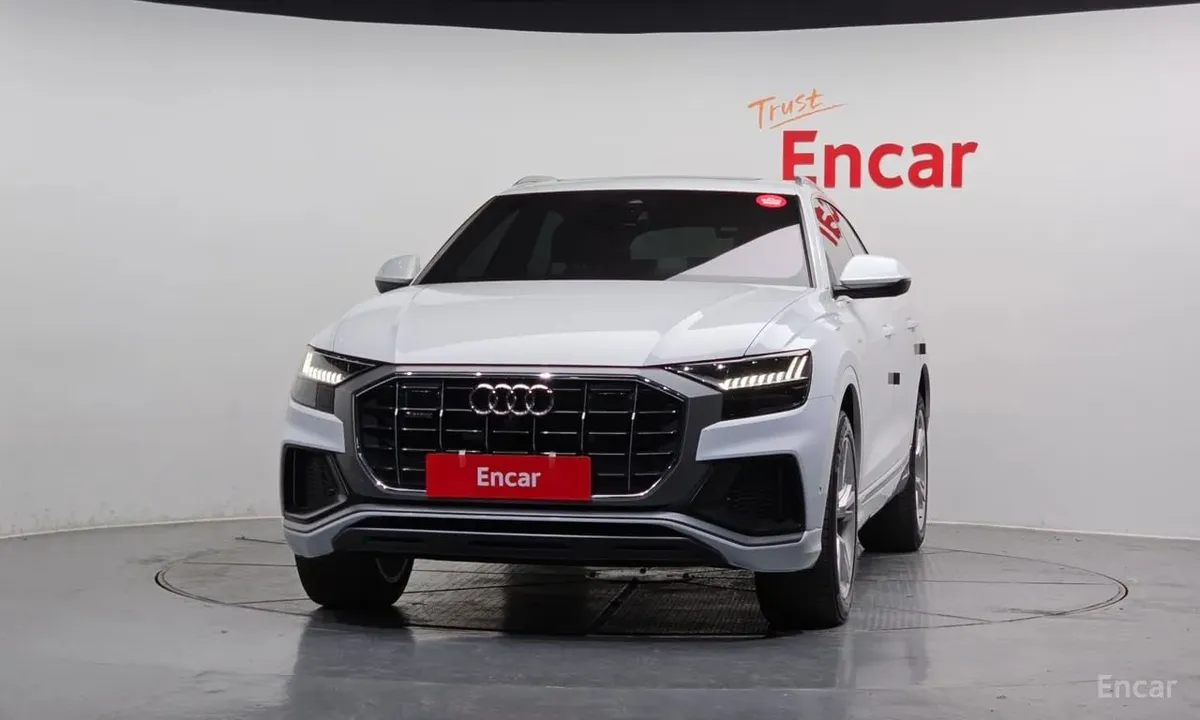 AUDI Q8 2023