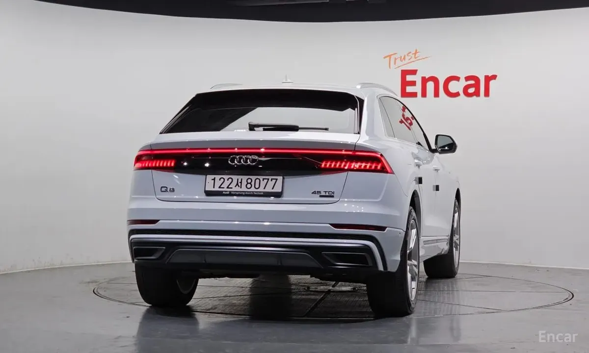 AUDI Q8 2023