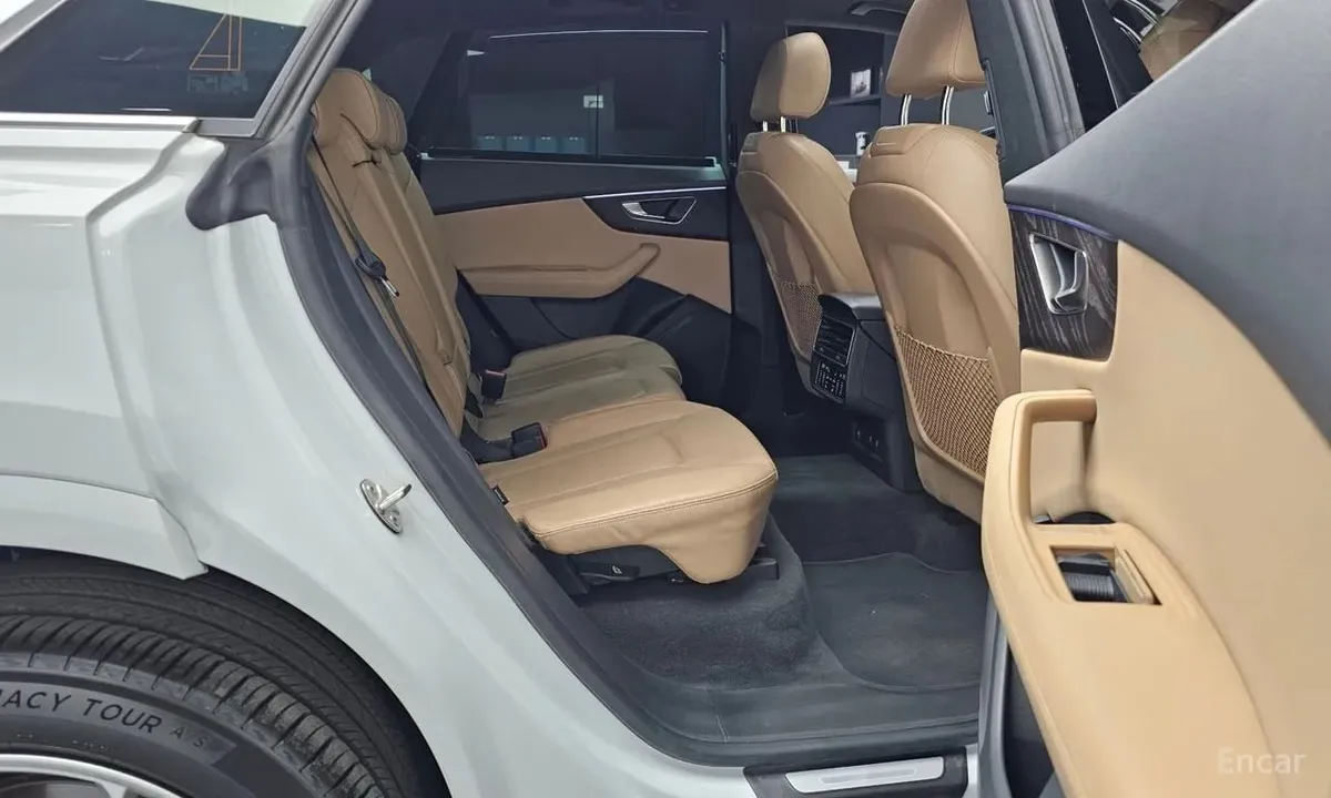 AUDI Q8 2023