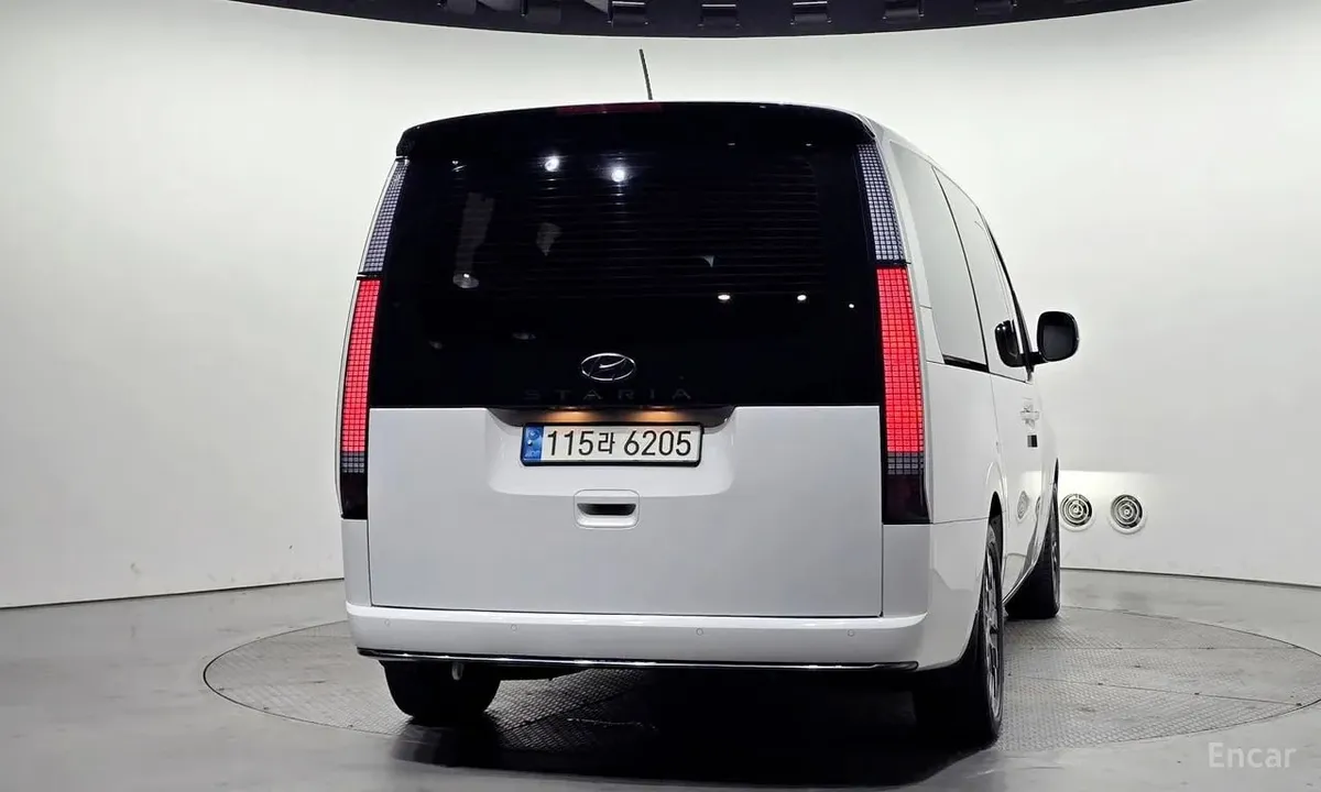 HYUNDAI STARIA PRESTIGE 9-МЕСТНЫЙ 2022