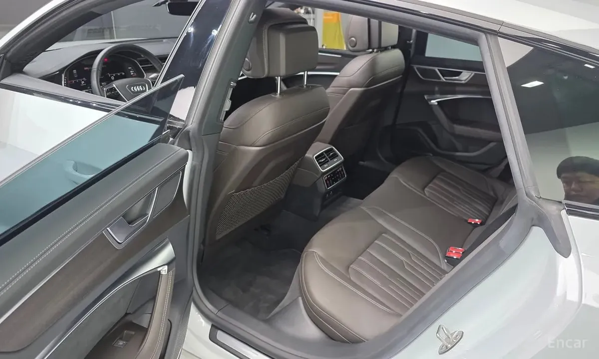AUDI A7 2023
