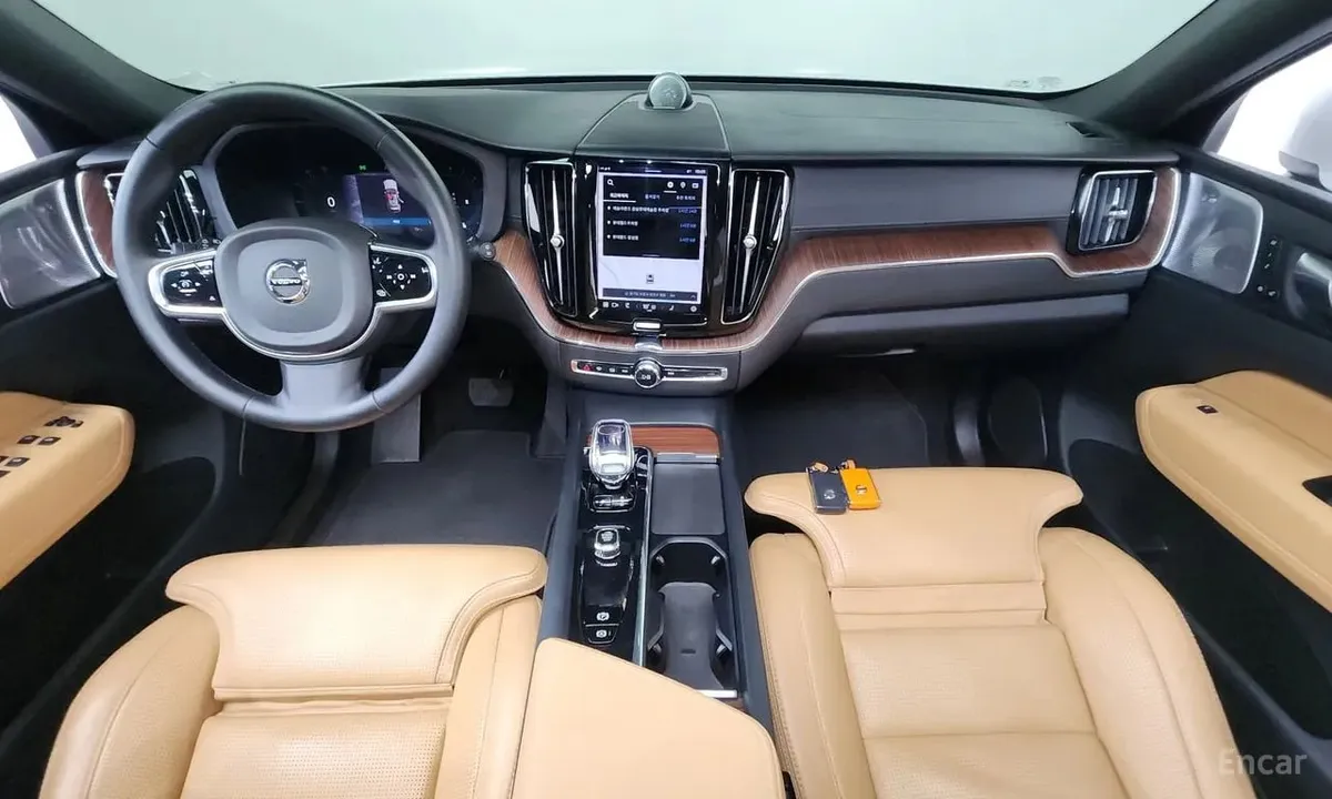 VOLVO XC60 2023