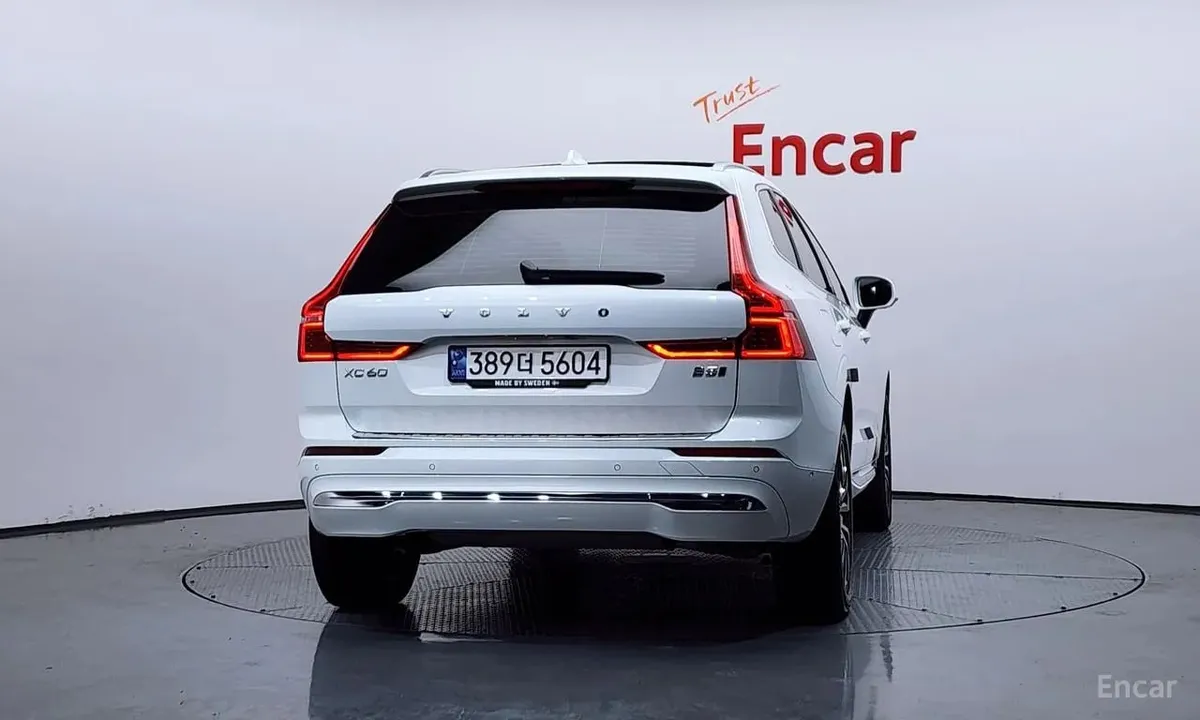 VOLVO XC60 2023