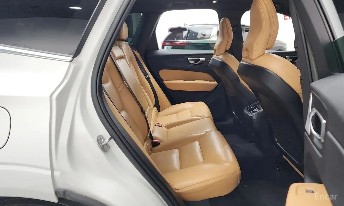 VOLVO XC60 2023