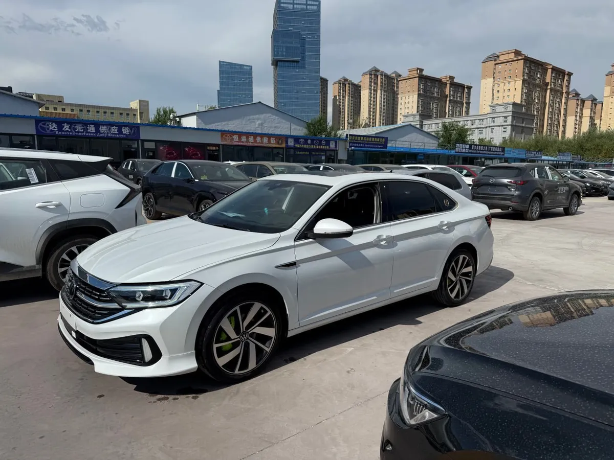 VOLKSWAGEN SAGITAR 2022