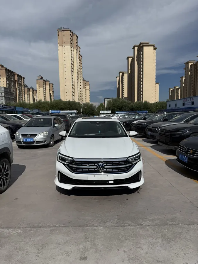 VOLKSWAGEN SAGITAR 2022