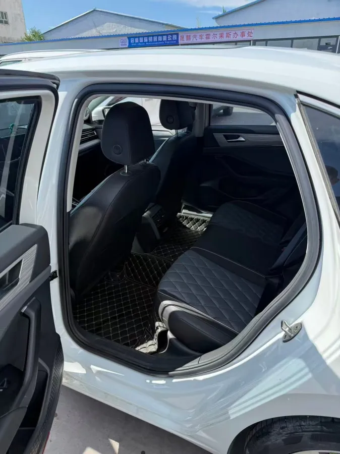 VOLKSWAGEN SAGITAR 2022