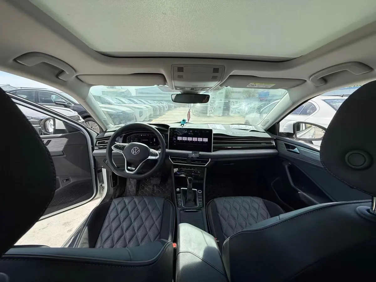 VOLKSWAGEN SAGITAR 2022