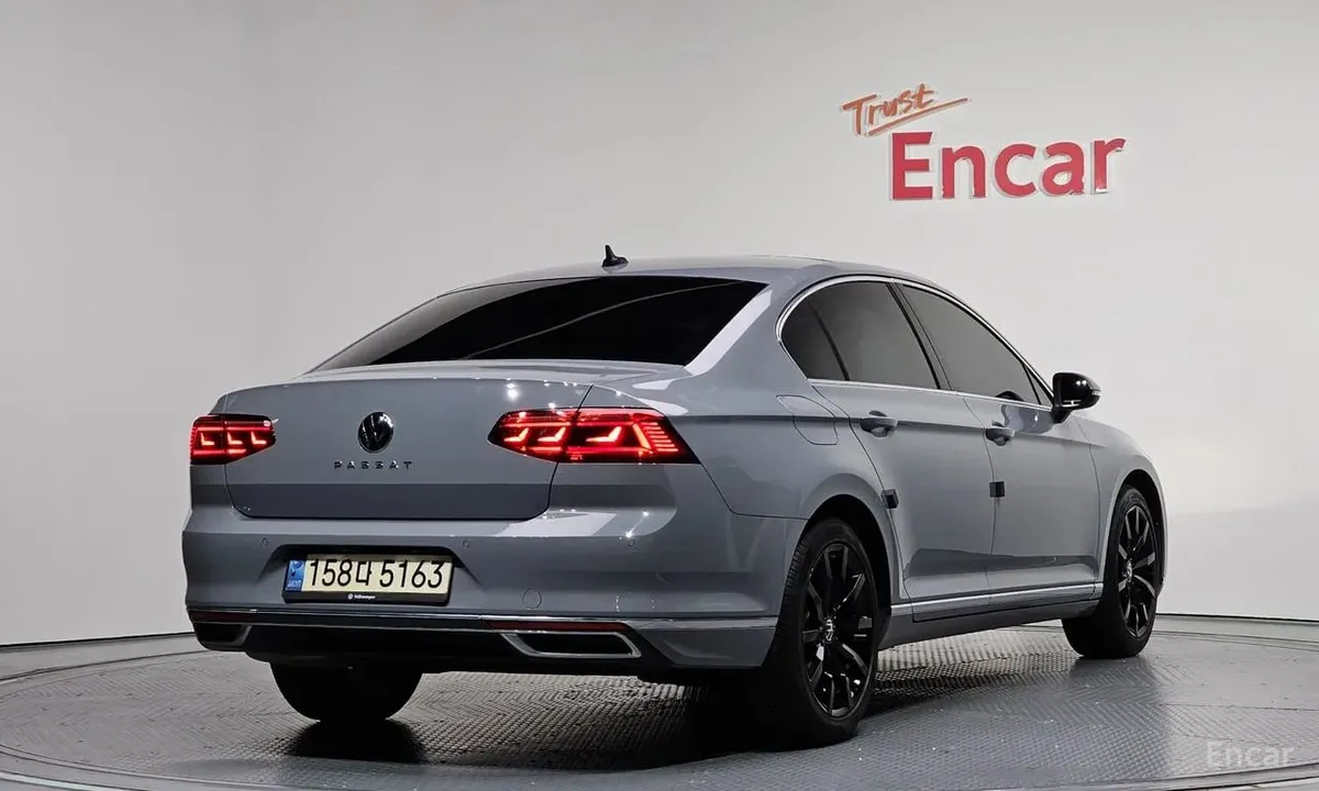 VOLKSWAGEN PASSAT GT 2022
