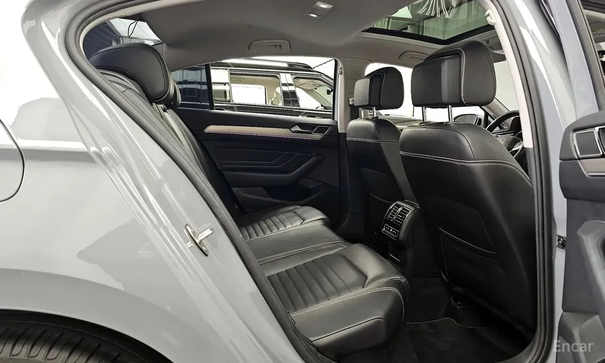 VOLKSWAGEN PASSAT GT 2022