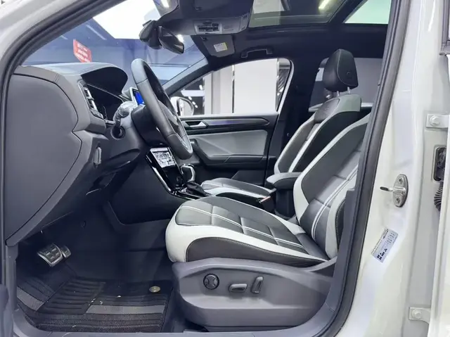 VOLKSWAGEN T-ROC 2023