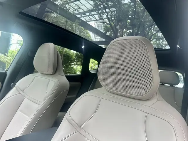 VOLVO XC70 2025