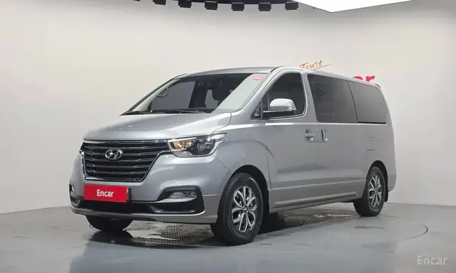 HYUNDAI GRAND STAREX 9-SEATER PREMIUM 2020