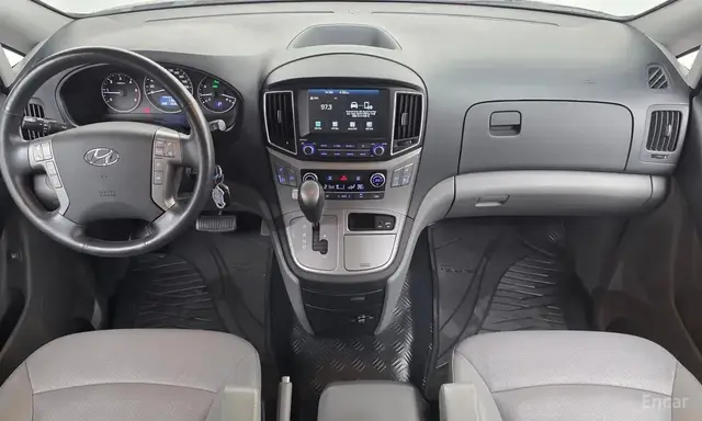 HYUNDAI GRAND STAREX 9-SEATER PREMIUM 2020