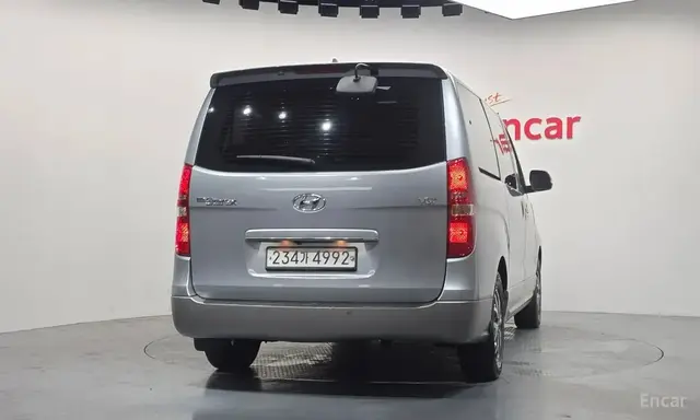 HYUNDAI GRAND STAREX 9-SEATER PREMIUM 2020