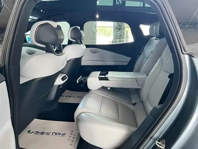 LYNK & CO Z10 2024
