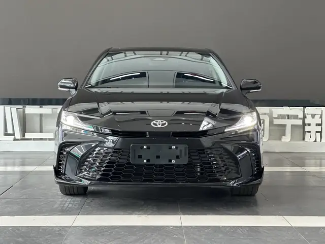 TOYOTA CAMRY 2025