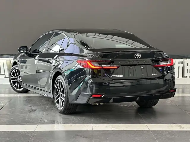 TOYOTA CAMRY 2025