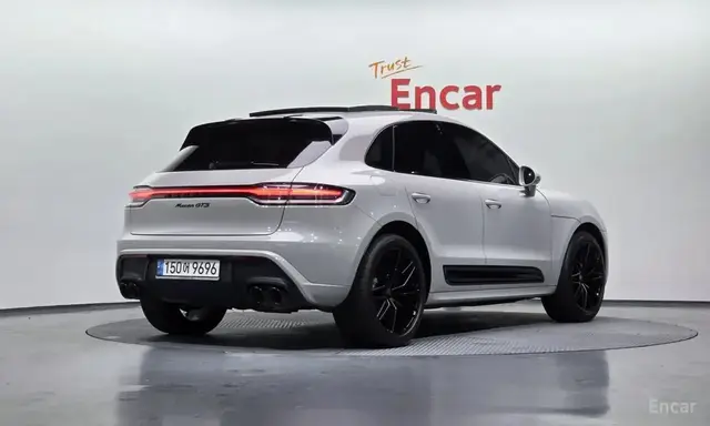 PORSCHE MACAN 2022