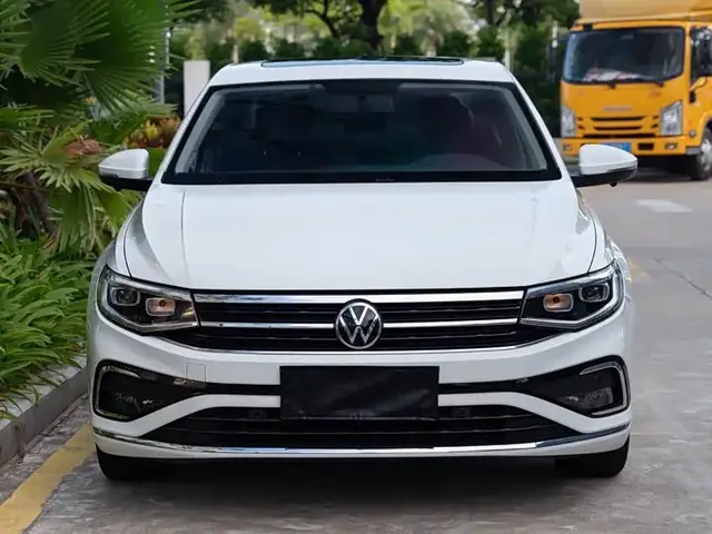 VOLKSWAGEN BORA 2023