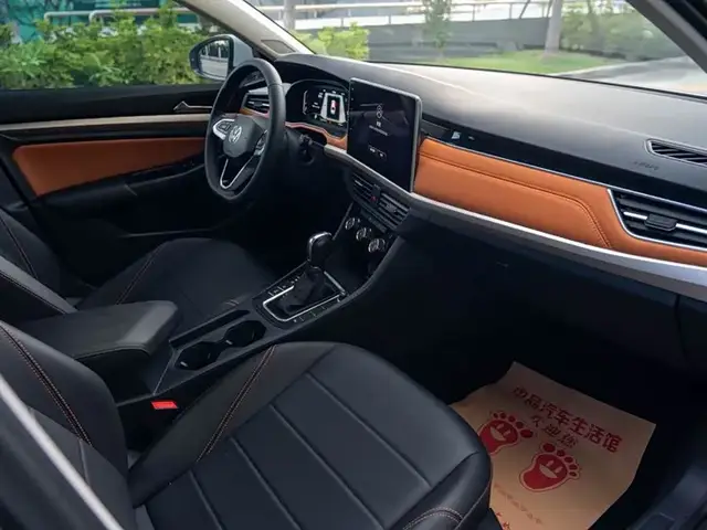VOLKSWAGEN BORA 2023