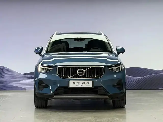 VOLVO XC40 2023