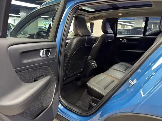 VOLVO XC40 2023