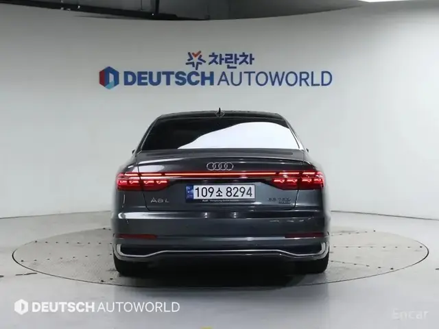 AUDI A8 2022