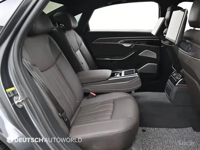 AUDI A8 2022