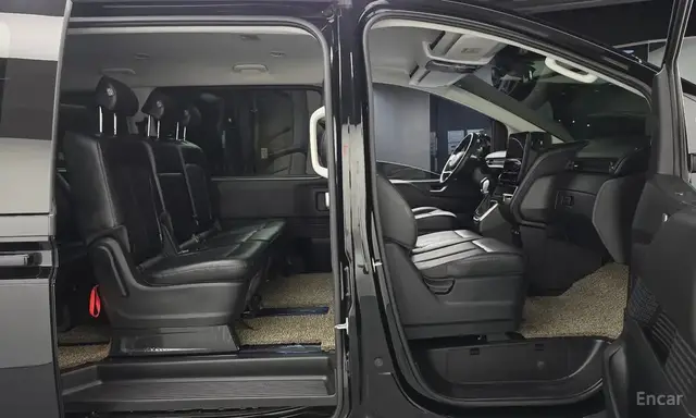 HYUNDAI STARIA 2023