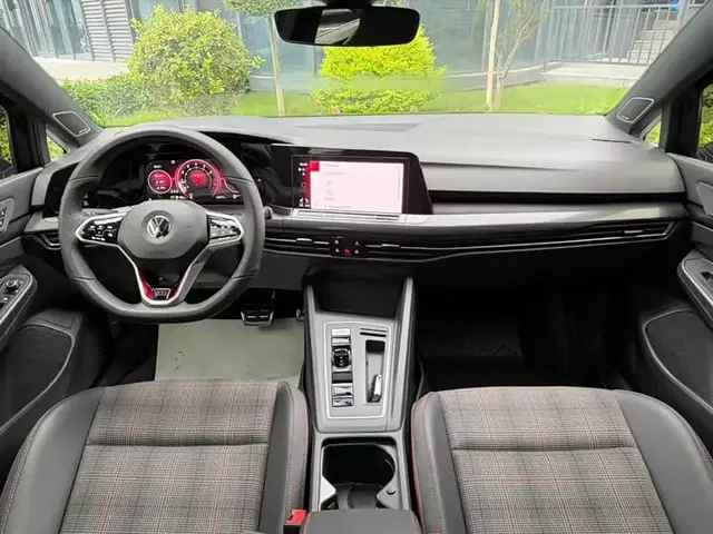 VOLKSWAGEN GOLF GTI 2023