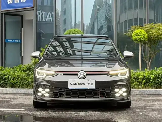 VOLKSWAGEN GOLF GTI 2023