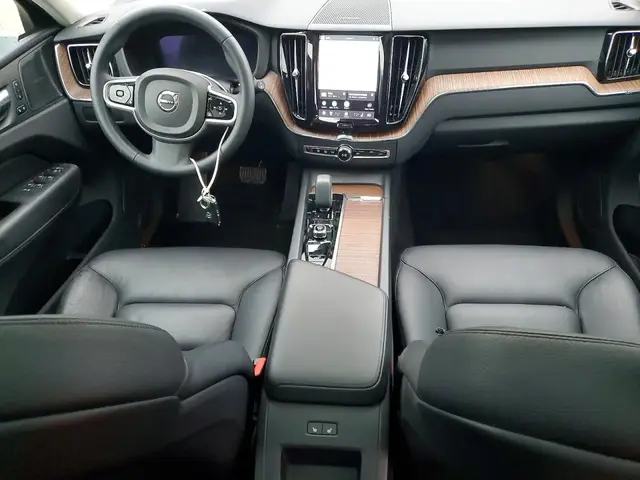 VOLVO XC60 PLUS 2023