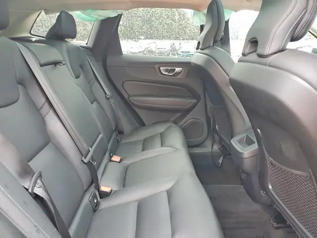 VOLVO XC60 PLUS 2023