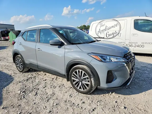 NISSAN KICKS SV 2023