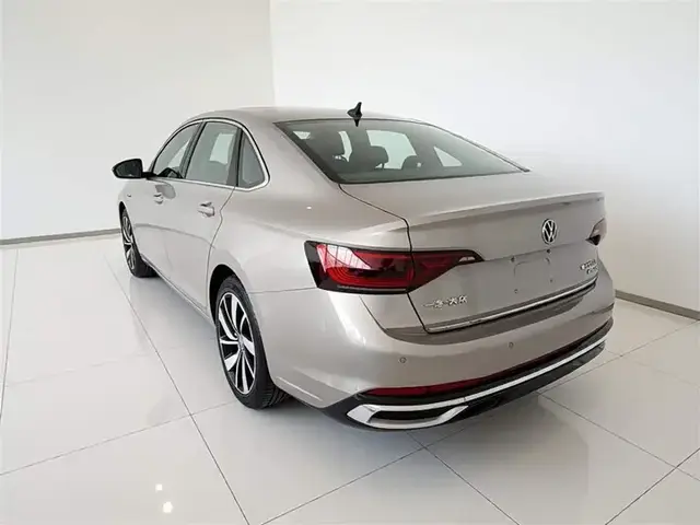 VOLKSWAGEN SAGITAR 2022