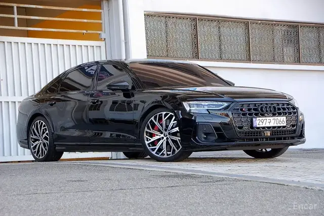 AUDI S8 2023