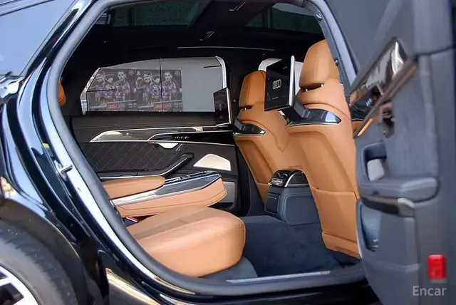 AUDI S8 2023