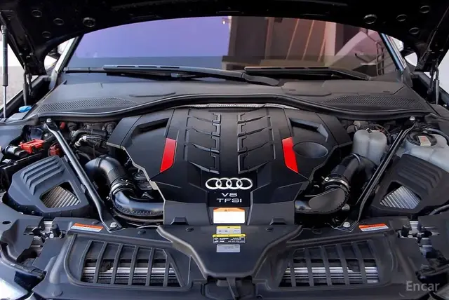 AUDI S8 2023